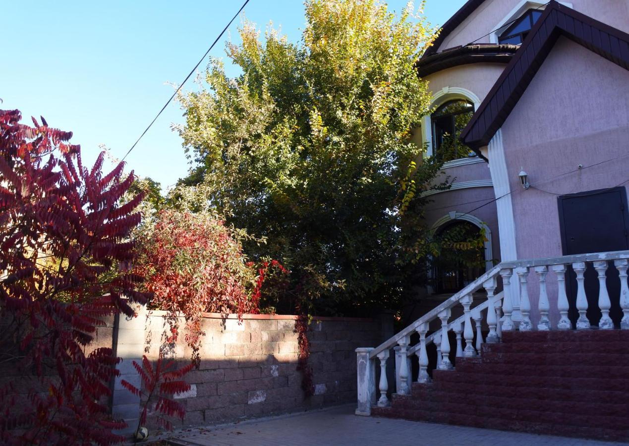 Almaty Backpackers Hostel Екстериор снимка