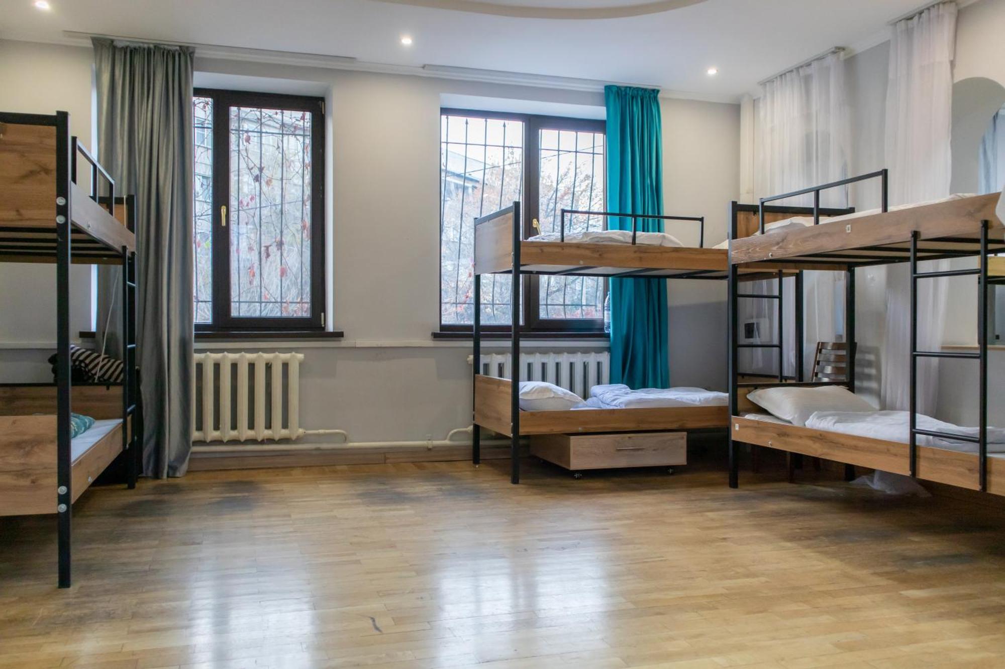 Almaty Backpackers Hostel Екстериор снимка